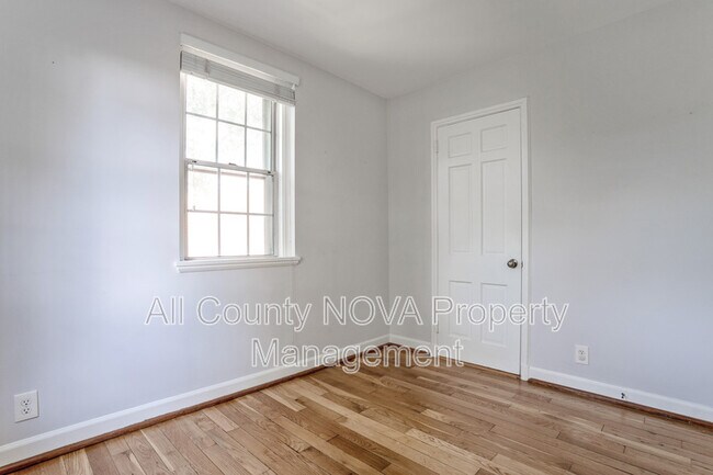 Building Photo - 2925 S Dinwiddie St