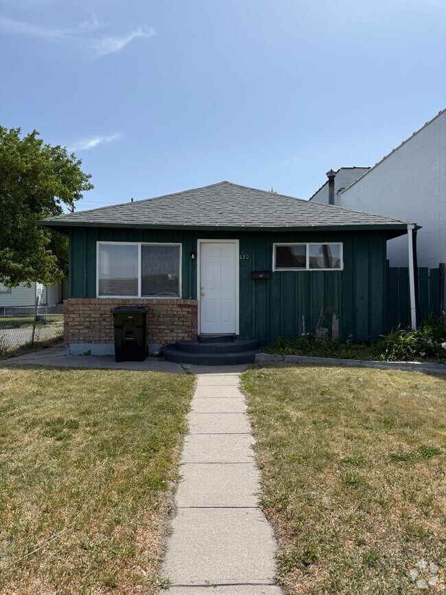 Building Photo - 2 Bedroom 1 Bath
