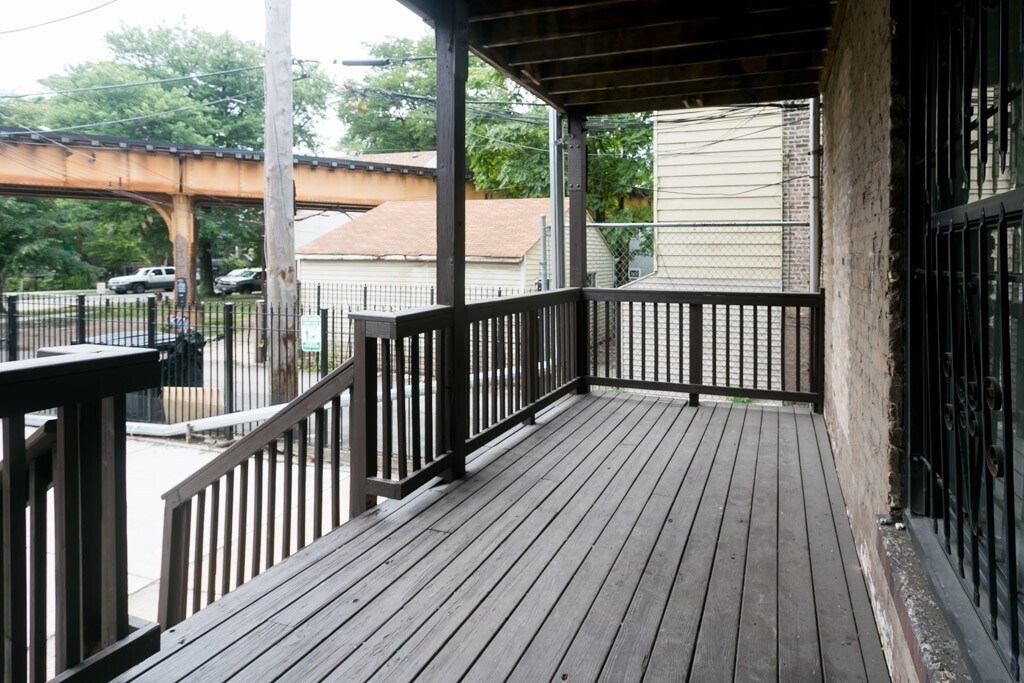 Building Photo - 2835 W Medill Ave