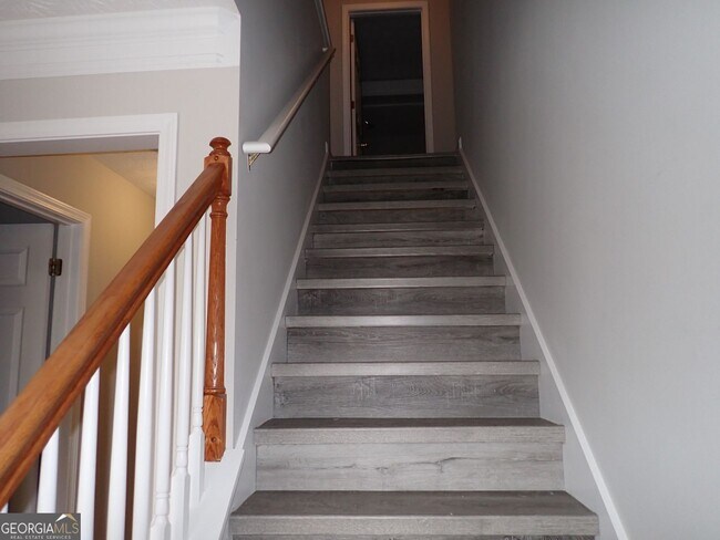 Building Photo - 827 Sinclair Way