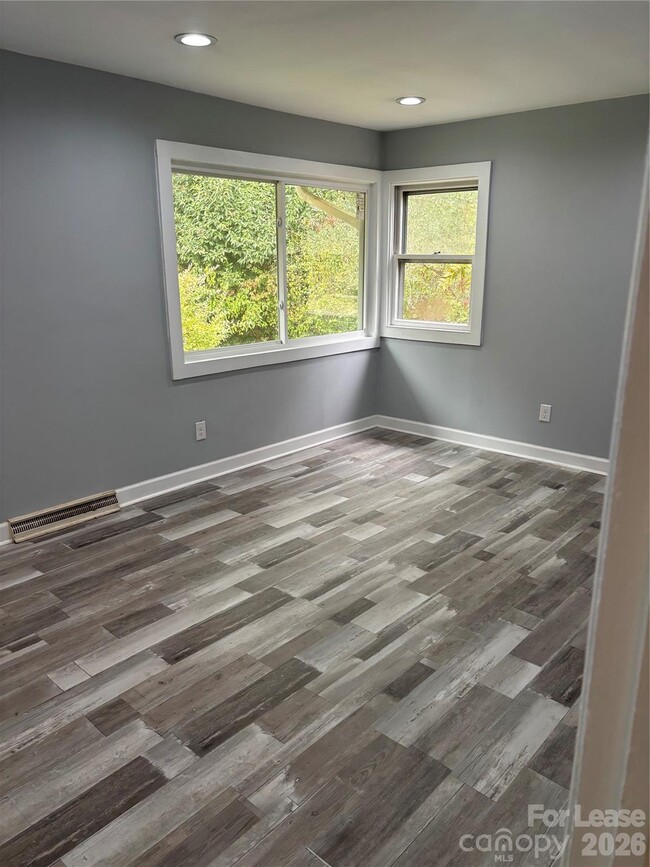 Building Photo - 6225 Branch Hill Cir