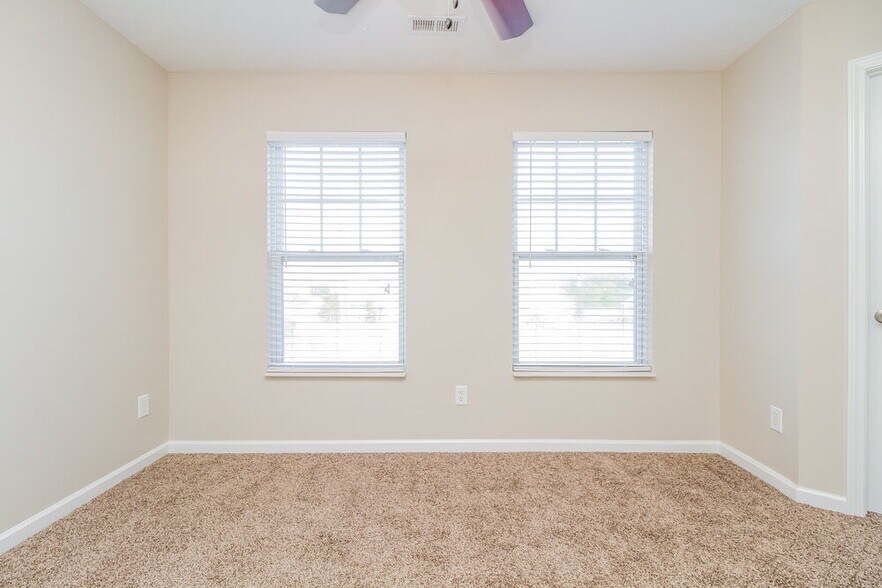 Building Photo - 305 Stewart Springs Dr