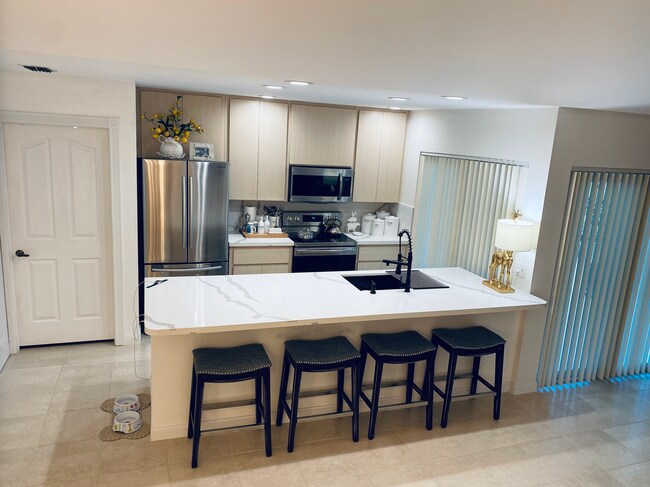 Building Photo - 9124 Sun Terrace Cir
