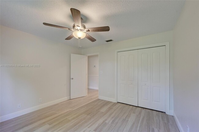 Building Photo - 7120 Hialeah Ln