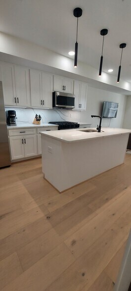 Building Photo - 808 12th St NE