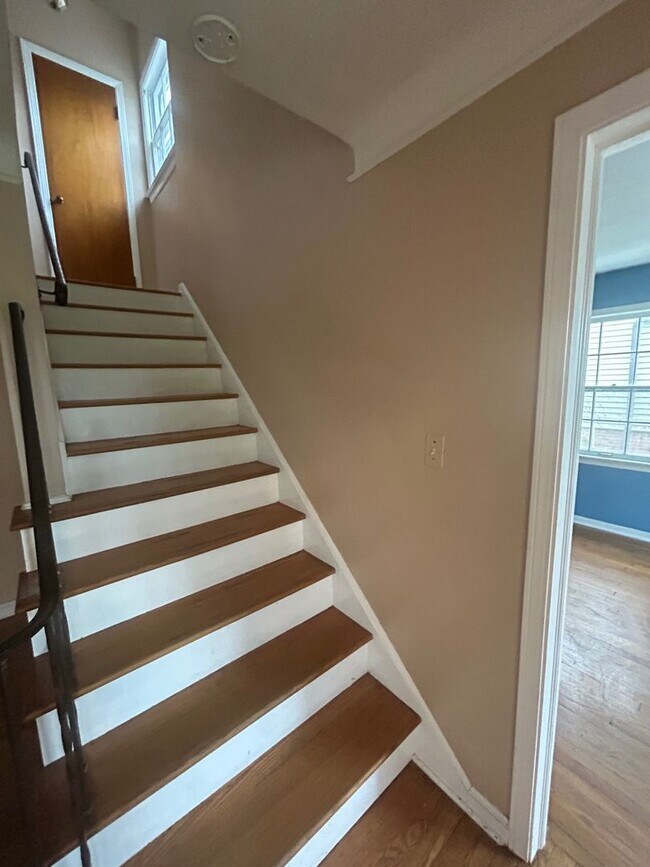Building Photo - "Modern Luxury Awaits: Discover Serenity i...