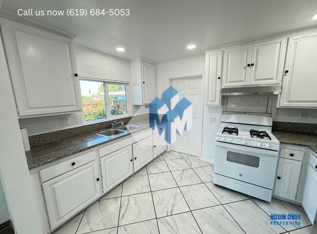 Building Photo - 5256-5260 Groveland Drive