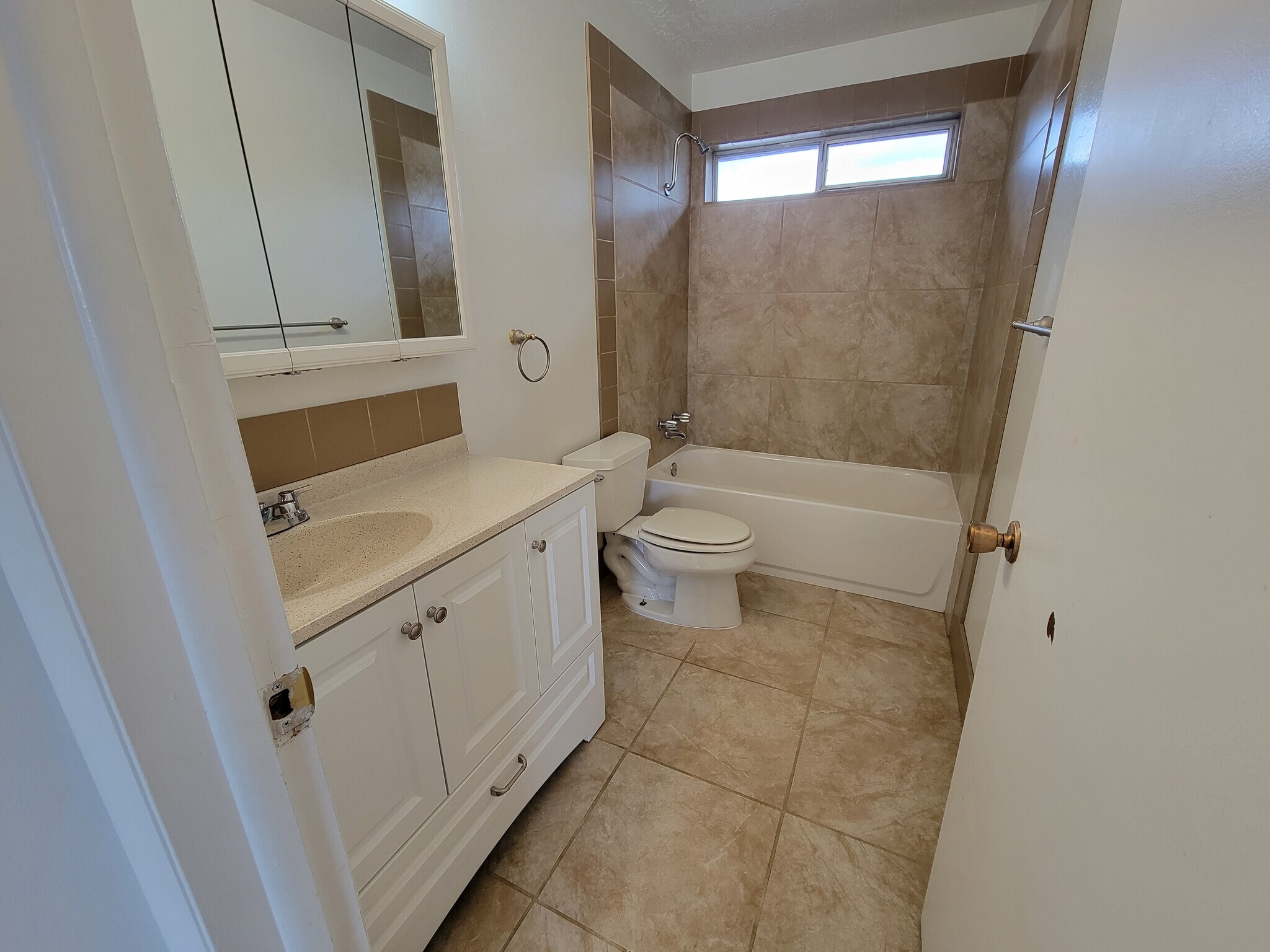 Building Photo - 1646 Grandview Dr