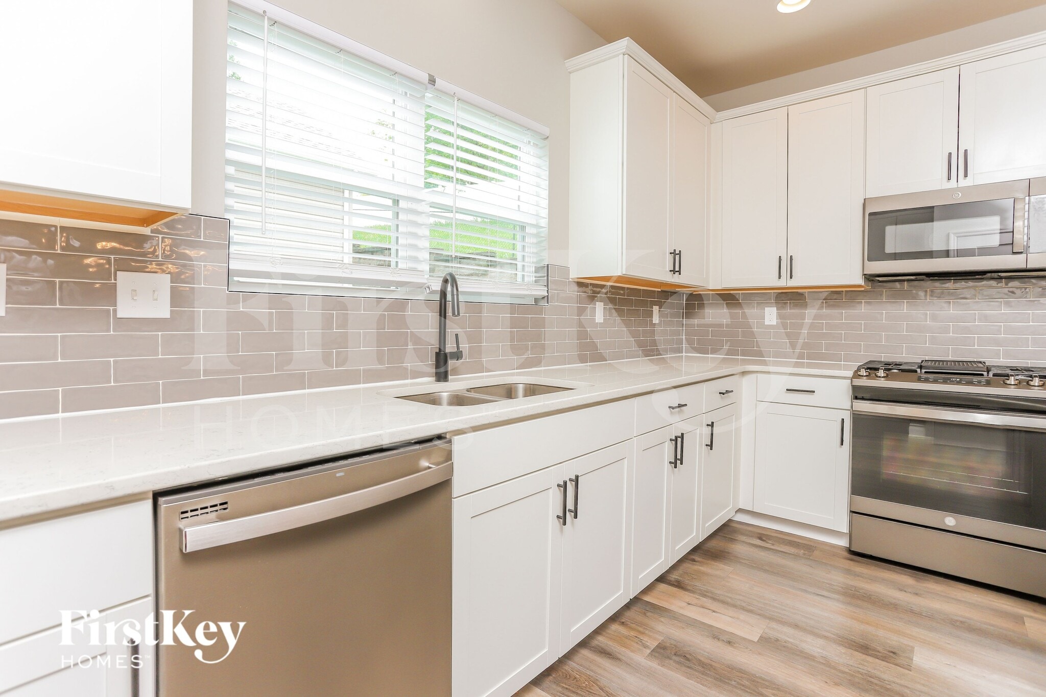 Building Photo - 413 Bittersweet Dr