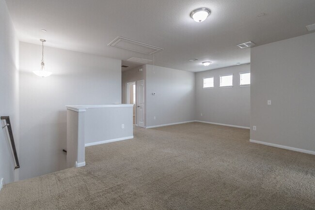 Building Photo - 2880 Donnell Dr