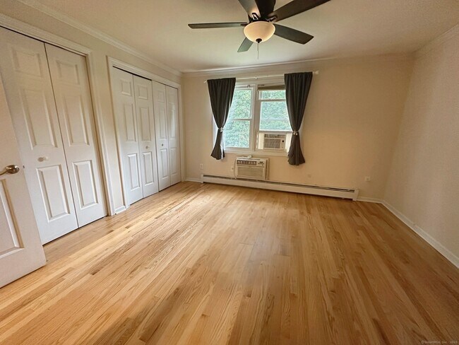Building Photo - 148 Fairway Dr