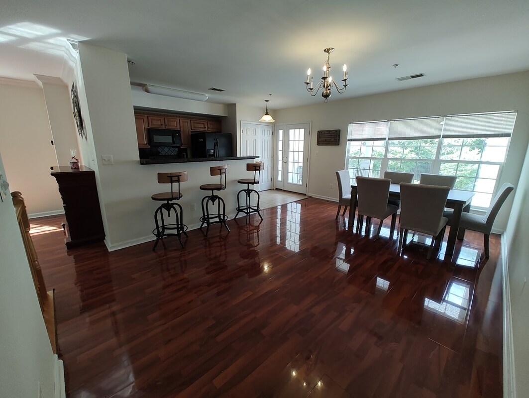 Building Photo - 2147 Hideaway Ct