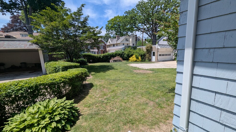 Backyard - 2257 Scottwood Ave