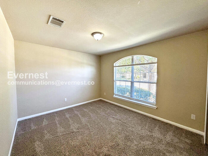 Building Photo - 1208 Willowbrook Dr