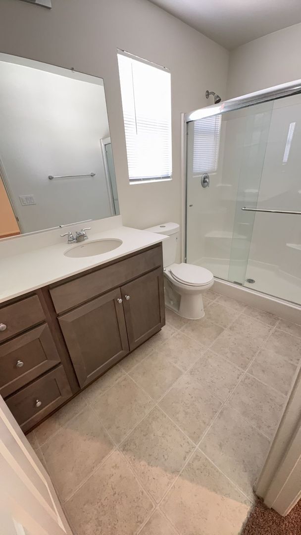 Building Photo - 4 BEDROOM, 3 BATH VICTORVILLE HOME