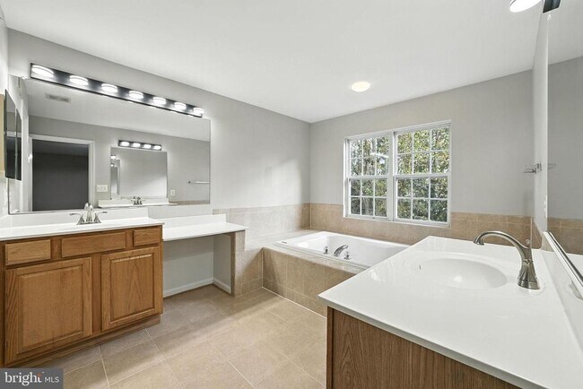 Building Photo - 4705 Manor Dr