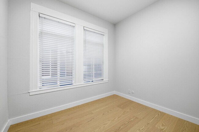 Building Photo - 381 Ivy St