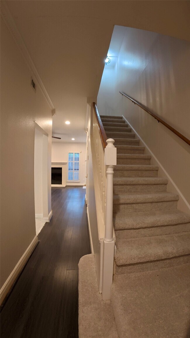 Building Photo - 12550 Piping Rock Dr
