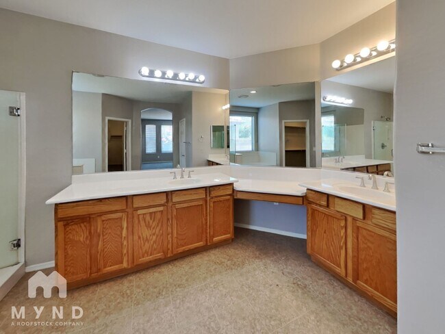 Building Photo - 2891 E Beechnut Pl