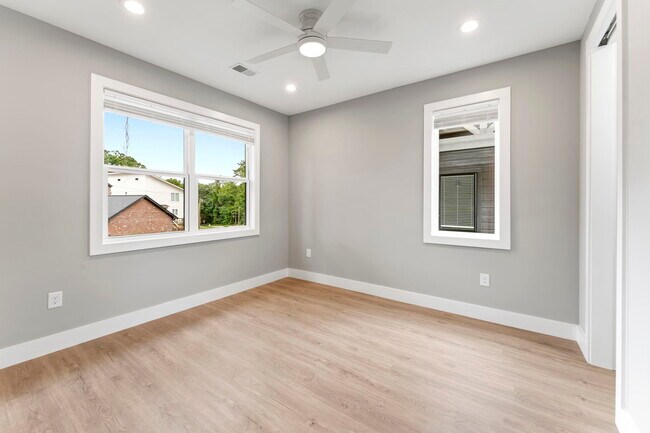 Building Photo - Medford Mews, Carriage House 317