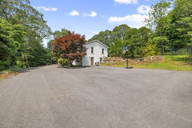 Building Photo - 322 Sibley Rd