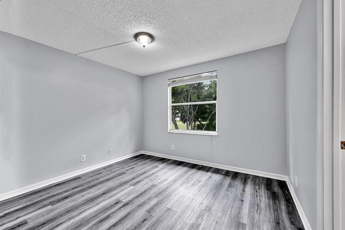 Building Photo - 8658 S Southgate Shores Cir