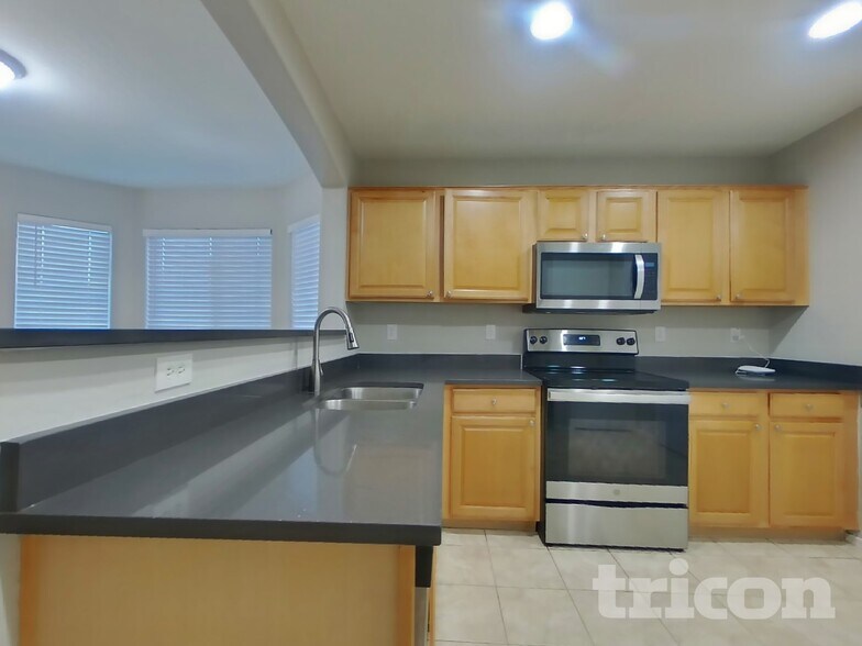 Building Photo - 15456 W Desert Mirage Dr