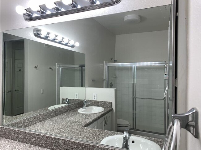 Building Photo - Sabre Springs Top Floor Condo with Carport