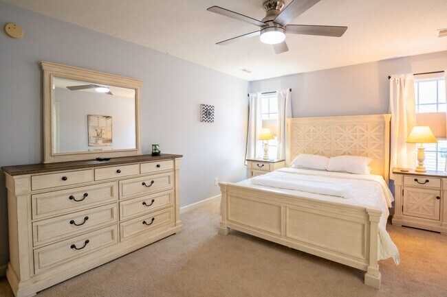 Building Photo - FURNISHED OFF-SEASON MONTHLY RENTAL