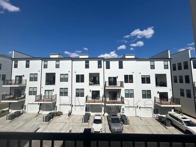 Building Photo - 1233 S Blount St