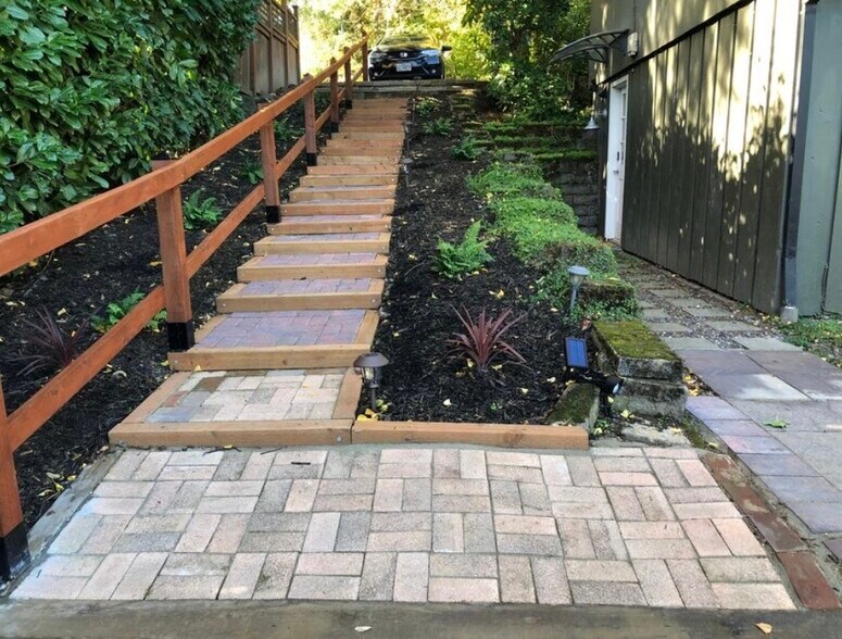 Building Photo - 9416 SW View Point Ter