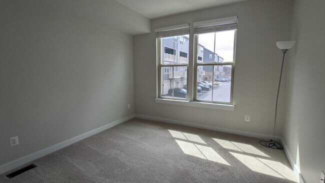 Building Photo - 42595 Burbank Terrace