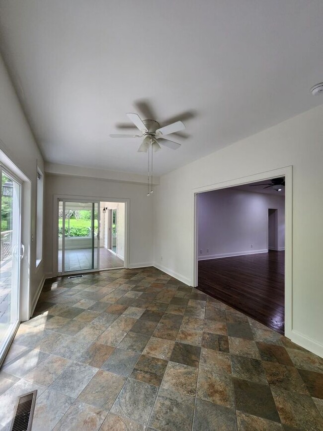 Building Photo - Beautiful East Asheville Long Term Rental ...