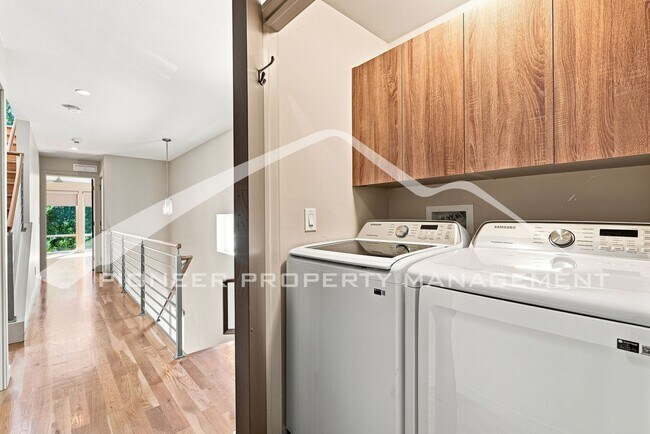 Building Photo - 3625 Mariposa St