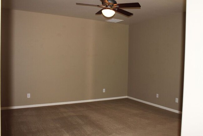 Building Photo - Great Gilbert Location!