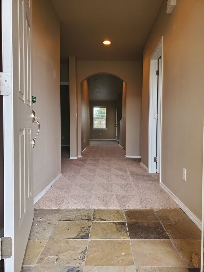 Building Photo - Must See Craftsman Style Home in Desirable West Salem Neighborhood