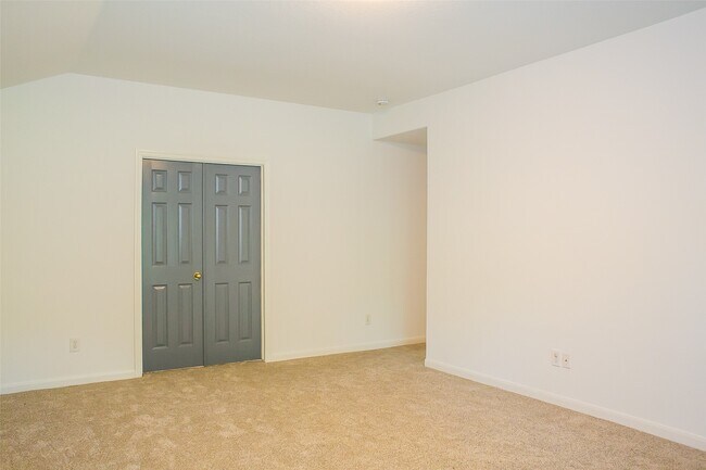 Building Photo - 91 Genesee Ridge Dr