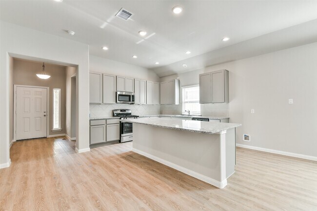 Building Photo - 3911 Sugardale St