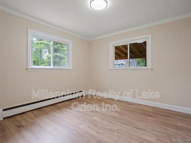 Building Photo - 24034 Meadowlark St