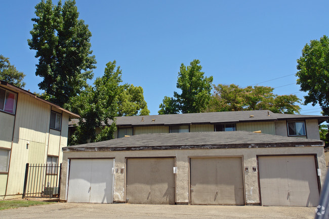 Building Photo - Beechwood Commons