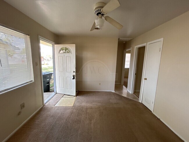 Building Photo - 1406 Bundrant Dr