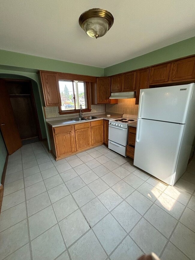 Building Photo - 1034 Pinos St