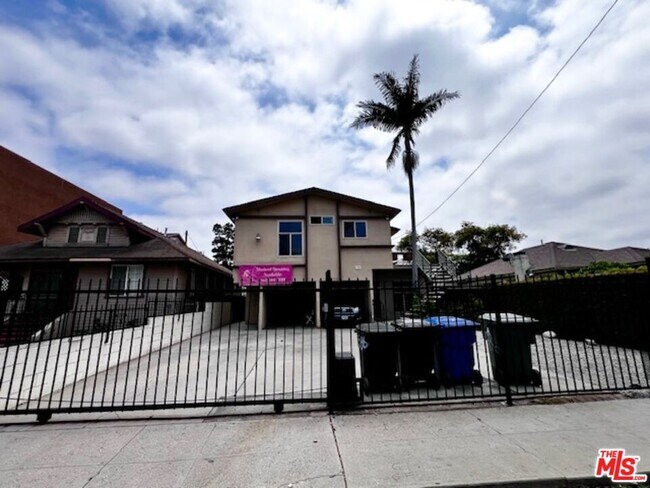 Building Photo - 1336 W 37th Dr