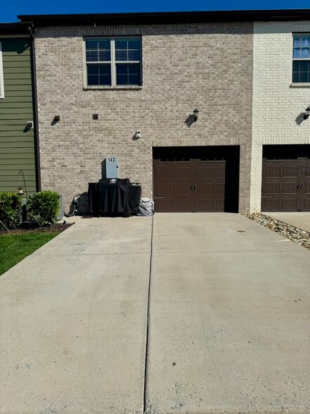 1 Car Garage + 2 External Spaces - 143 Grandstand Blvd