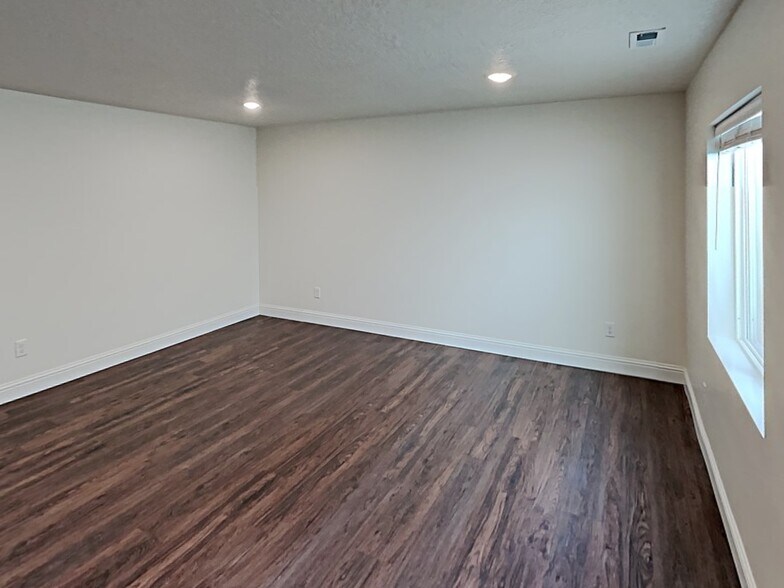 Building Photo - 5998 Verdigris Dr