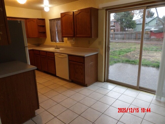 Building Photo - 3 Bedroom Duplex