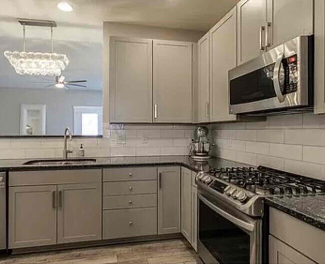 Building Photo - 7 Montaugue St