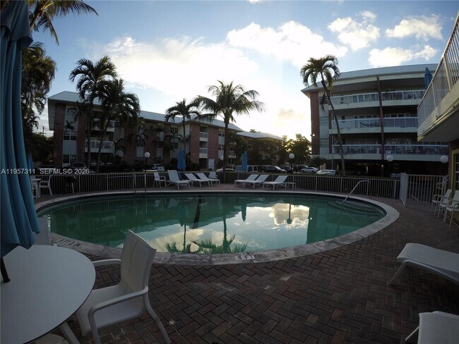 Building Photo - 2424 SE 17th St