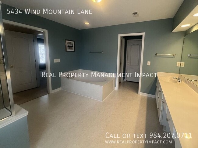 Building Photo - 5434 Wind Mountain Ln