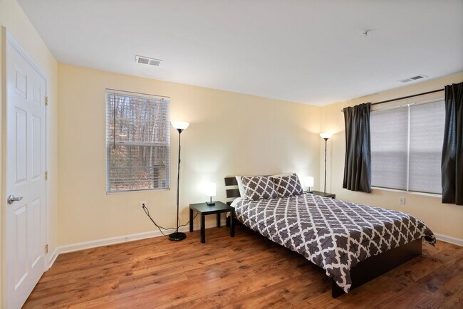 Building Photo - 501 Garrison Woods Dr